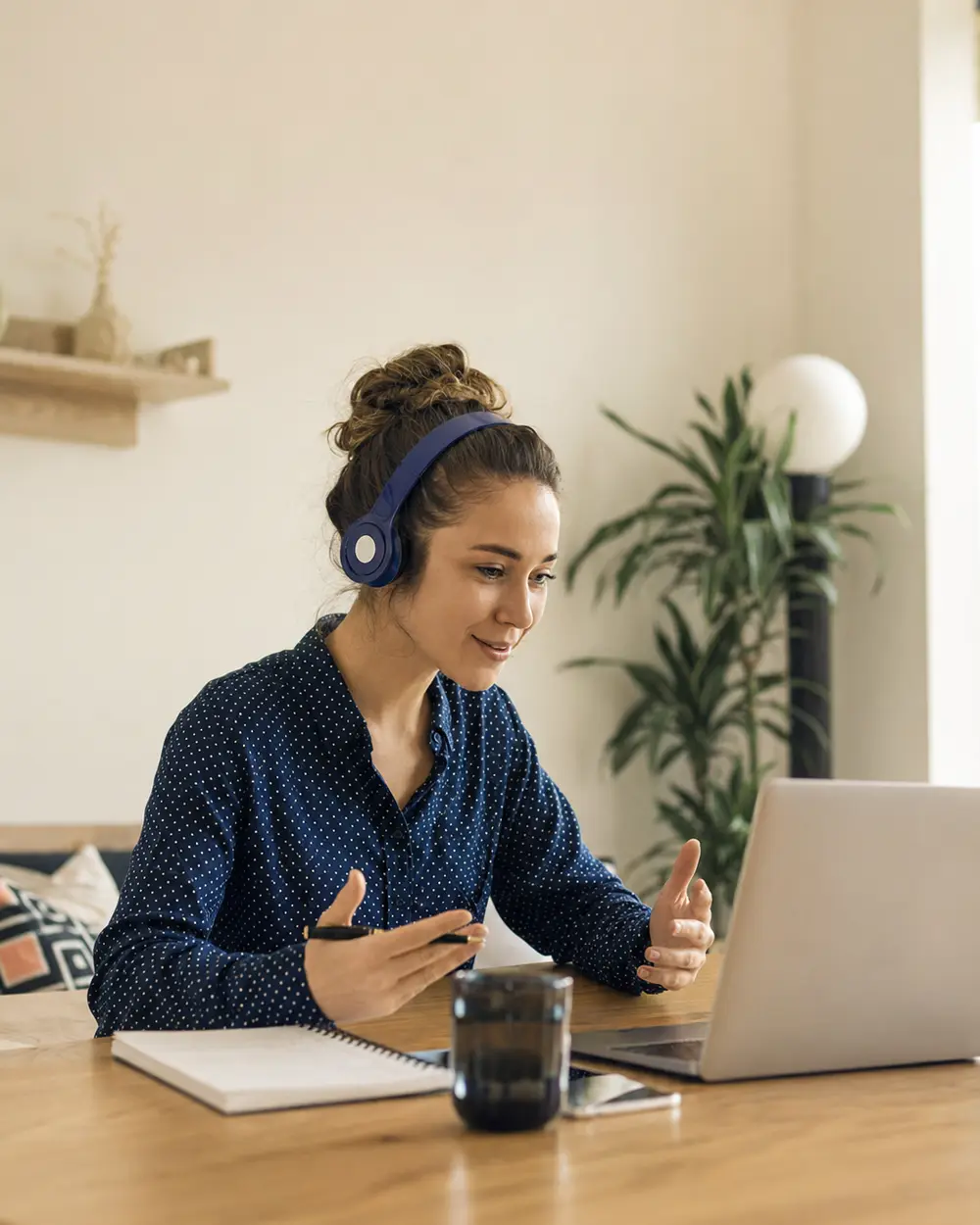 Adult learner during an online Croatian lesson